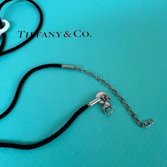 🔴Authentic TIFFANY & CO White Bone RTT Heart Pendents Necklace 🔴